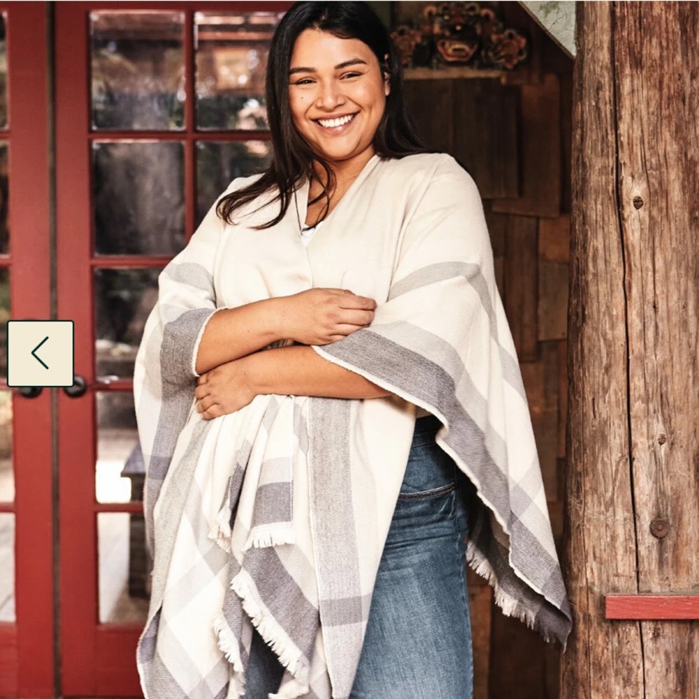Cozy Poncho Wrap (Gray Stripe)